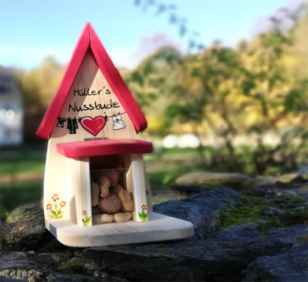 Eichhörnchen Futterhaus Futterkasten als kreatives Geschenk personalisiert mit Namen oder Beschriftung