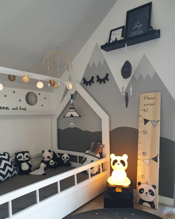Kinderzimmer mit Kindermesslatte Personalisiert Panda