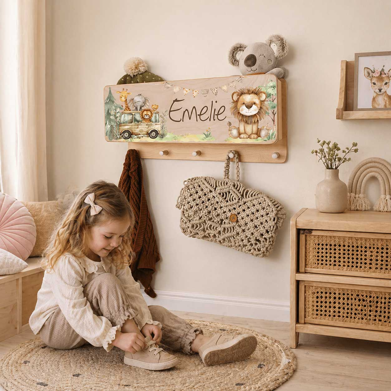 Kinder Garderobe mit Ablage personalisiert mit Name als Geschenk zu Geburtstag nützliches geschenk Kinderzimmer Safari Dschungel Löwe