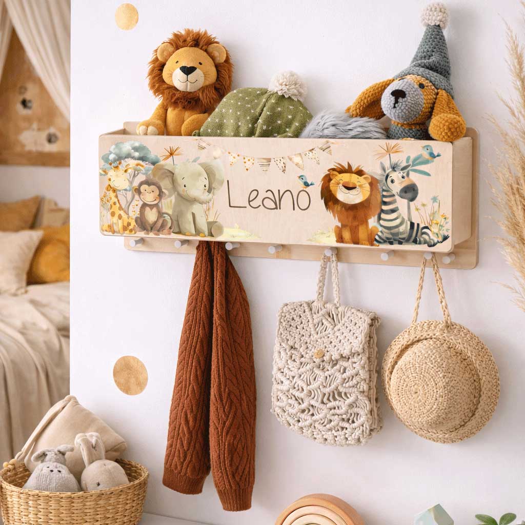 Geschenk zum geburtstag Kinder Kinderzimmer personalisiert nützlich Kindergarderobe Montessori Kleidung verstauen Dschungel Tiere Löwe